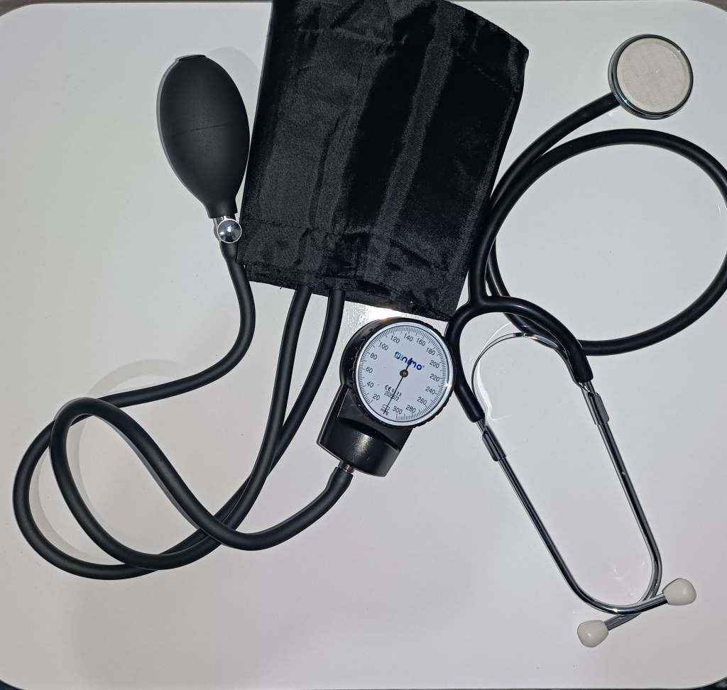 steteskop ve tansiyon manşonu, ResQ Clinic